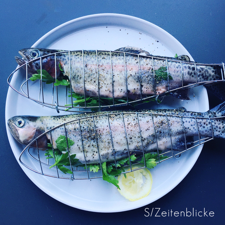 Forelle mit Tahini-Dukkha-Sauce