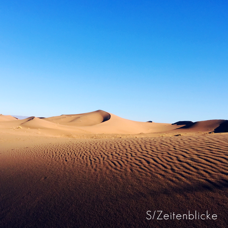 Nach einer erholsamen Nacht starten wir am nächsten Morgen nach dem Frühstück zur letzten Etappe unserer Wanderung durch die Wüste.